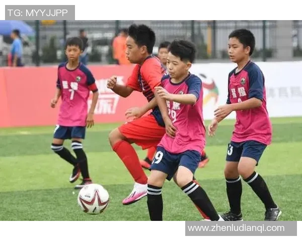 今年退役的足球明星们齐聚一堂共同回顾辉煌岁月的珍贵合照 今年退役的足球明星们齐聚一堂共同回顾辉煌岁月的珍贵合照